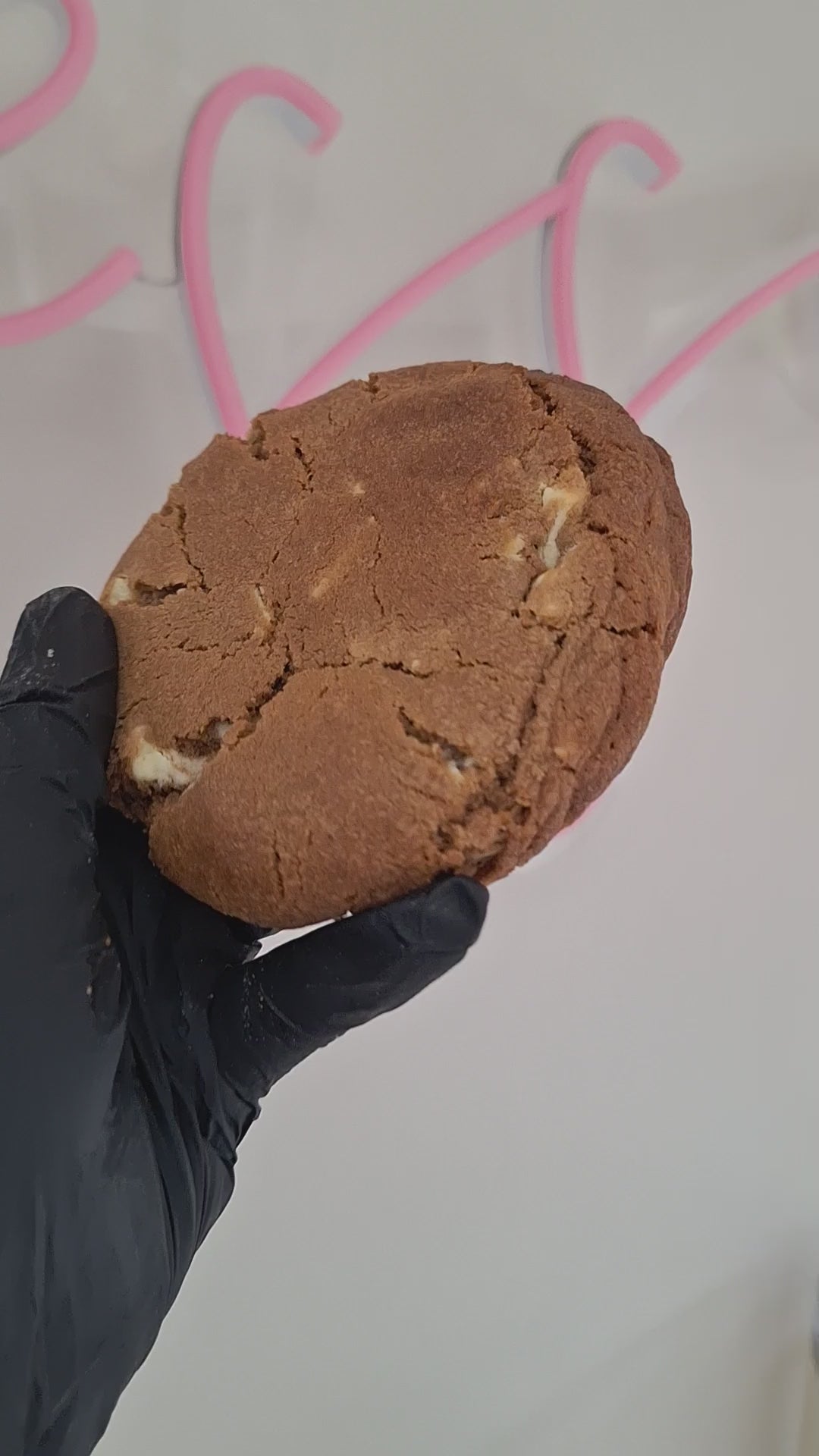 Gingerbread cookies with Belgium white chocolate chunks